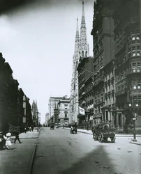 Quinta Avenida, olhando para o norte da 49th Street