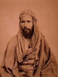 Retrato de um beduíno egípcio (foto sépia)