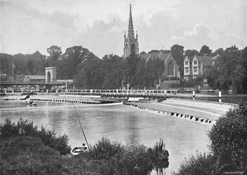 Ponte e açude em Great Marlow, c1896
