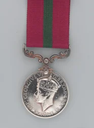 Medalha de Serviço Longo e Boa Conduta, Sargento Regimental Major Hassan Jabir, As Espingardas Africanas do Rei
