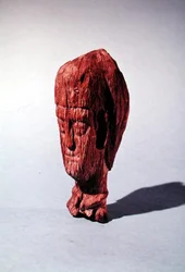 Cabeça de uma divindade gaulesa (madeira)