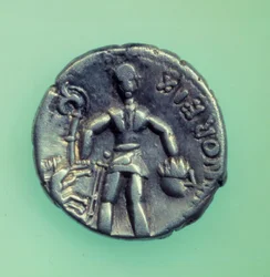 Civilização gálica: moeda do povo Eduen representando um guerreiro. Século I AC.