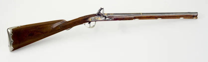 Arma de pederneira para uma criança, c.1780 (madeira, aço, chifre e prata com douramento e azul)
