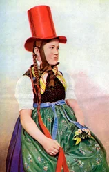 Uma donzela da floresta em seu vestido de domingo, 1922.