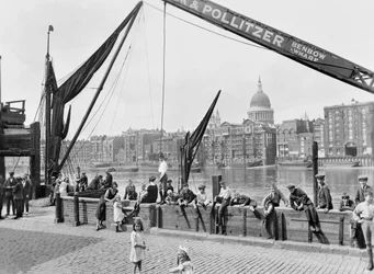 Bankside, a oeste de Southwark Bridge, Londres, início dos anos 1930