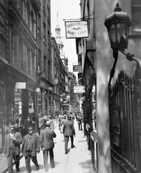 Bow Lane olhando para o norte, City of London, década de 1920