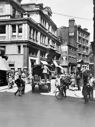 Leadenhall Street olhando para o oeste, City of London, antes de 1933