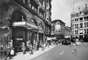 Estação Piccadilly Circus, entrada Haymarket, Westminster, Londres, década de 1930