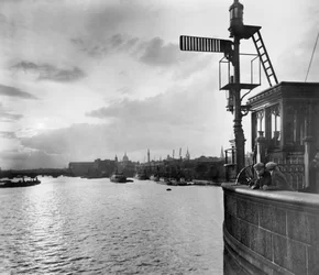 Vista a montante da Tower Bridge, Stepney, Tower Hamlets, Londres