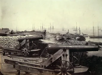 Fortificações Rebeldes e armas em Yorktown