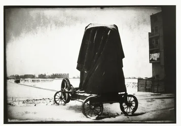 Moinho de cimento em uma paisagem de inverno no Overtoom em Amsterdã