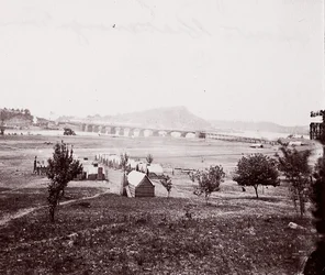 Acampamento dos Construtores de Pontes em frente a Chattanooga, ca. 1864.