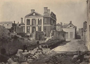 Ruínas da Mansão Pinckney, Charleston, Carolina do Sul, década de 1860.