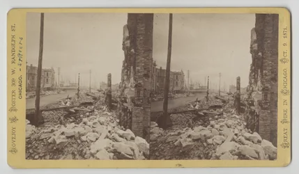 Estereógrafo da Washington Street, da esquina da LaSalle Street, olhando para o leste, depois do Chicago Fire de 1871, 1871 (foto do bw na montagem do cartão)