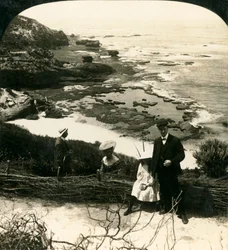 Maré baixa na praia traseira, Sorrento, Victoria, Austrália, c1909.