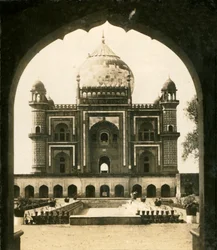 Túmulo de Safdarjungs, Deli, Índia, c1909.