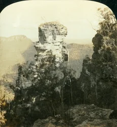 The Orphan and Indian Face Rocks, ... Montanhas azuis, NSW, Austrália, 1909.