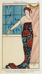 Grande robe du soir, corsage de mousseline chair tunique de soie brodée dans la goÃ "t de la "Compagnie des Inden". Fantasias Parisiens no.69. Mulher com um vestido de noite com um corpete de chiffon e uma túnica bordada em seda. Também está a usar um lenç