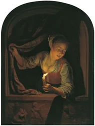 Mulher com uma vela acesa junto a uma janela