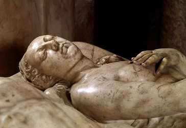 Monumento funerário de Henrique II (1519-1559) e Catarina de Médici (Caterina de Medici) (1519-1589), realizado em mármore por Germain Pilon (1535-1590). Pormenor da rainha de França. 1563-1572. Localizado na Rotonde des Valois, também conhecida como