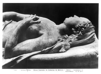 Túmulo de Catarina de Médici 1519-89 e Henri II 1519-59 detalhe da efígie de Catherine, 1562-73 mármore bw foto