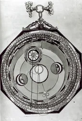 Um Volvelle, possivelmente mostrando os ciclos da Lua, após uma ilustração de Astronomicon Caesareum por Petrus Apianus, 1540