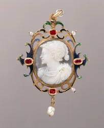 Cameo pingente representando o busto de um general de barba