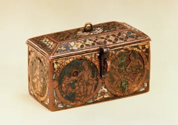 Caixão, século XIII (esmalte champleve em cobre)
