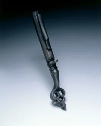Chave combinada de bloqueio de roda e medida de pó, c.1625-50 (aço)
