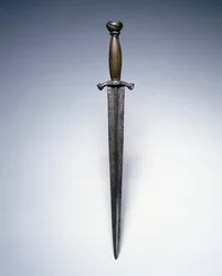 Adaga, meados dos anos 1500 (aço com cabo de chifre de alce)