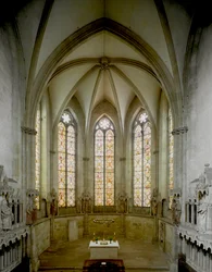 Arte Gótica: Vista Interna da Catedral de São Pedro e Paulo