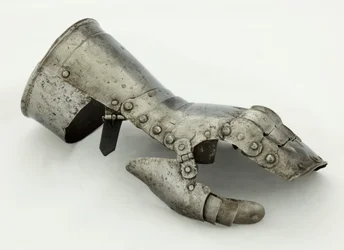 Manopla esquerda, c.1490-1510 (aço e couro)