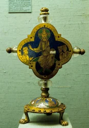 Relicário de Henrique II conhecido como o Santo, imperador do Sacro Império Romano (973-1024) (canonizado em 1200). Feito em e-mail, cristal, cobre, prata e ouro. 1170 aproximadamente. Da Baixa Saxônia, Saint Michel d