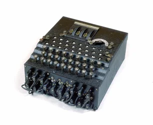 Guerra 1939-1945. Máquina descodificadora "Enigma" inventada por Arthur Scherbius (1878-1929) engenheiro alemão.