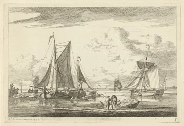 Praia e mar com vários barcos