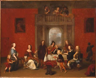 Agrupe o retrato de uma família em um interior elegante