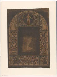 Desenho para a moldura de um calendário para 1901 com mulheres e flores