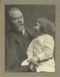 [Eduard Käsebier e o neto Charles F. O