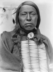 Chefe dos Sioux Flying Hawk, c.1900