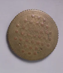 Peso em forma de lente com inserções de cobre (latão)