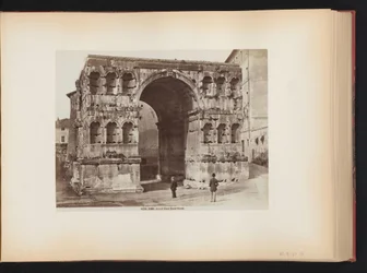Arco de Jano em Roma, Itália
Ciganos. Arco di Giano quadrifronte (título sobre o objecto)
