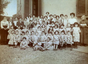 Crianças dos reservistas da pré-escola 