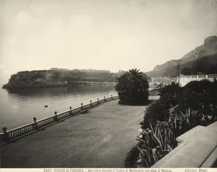 Mirante em frente ao Casino Montecarlo com vista para o Mónaco