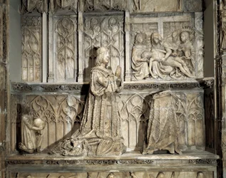Arte gótica: Sepultura de Juan de Padilla (1490-1521). Hidalgo e castelhano revolucionário, conhecido por sua participação na Guerra das Comunidades de Castela. Escultura de mármore de Gil de SILOE (1486-1501), cerca de 1500. Burgos, Museu Burgos