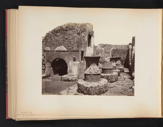 Ruínas de uma padaria em Pompeia
Casa di fornai Pompei (título sobre o objecto)