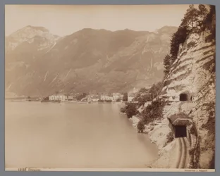 Brunnen no Lago Lucerna, na Suíça
Brunnen (título sobre o objecto)