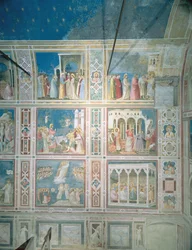 Vista dos afrescos na parede esquerda, c.1303-05 (pós-restauração)