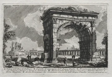 Vista do arco de Gallienus.