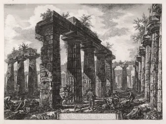 Vista dos restos do pronaos do edifício, que pode ser considerado o Colégio dos Anfictiões, de Diferentes vistas de Paestum