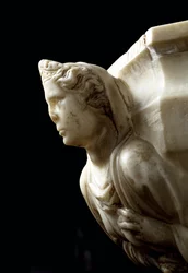 Benitier no pilar decora as três virtudes teologais e um decorado à la cuba dos bustos das quatro virtudes cardeais - detalhe (Marble stoup com coluna com as três virtudes teologais e fonte de água com as quatro virtudes cardeais) Escultura por